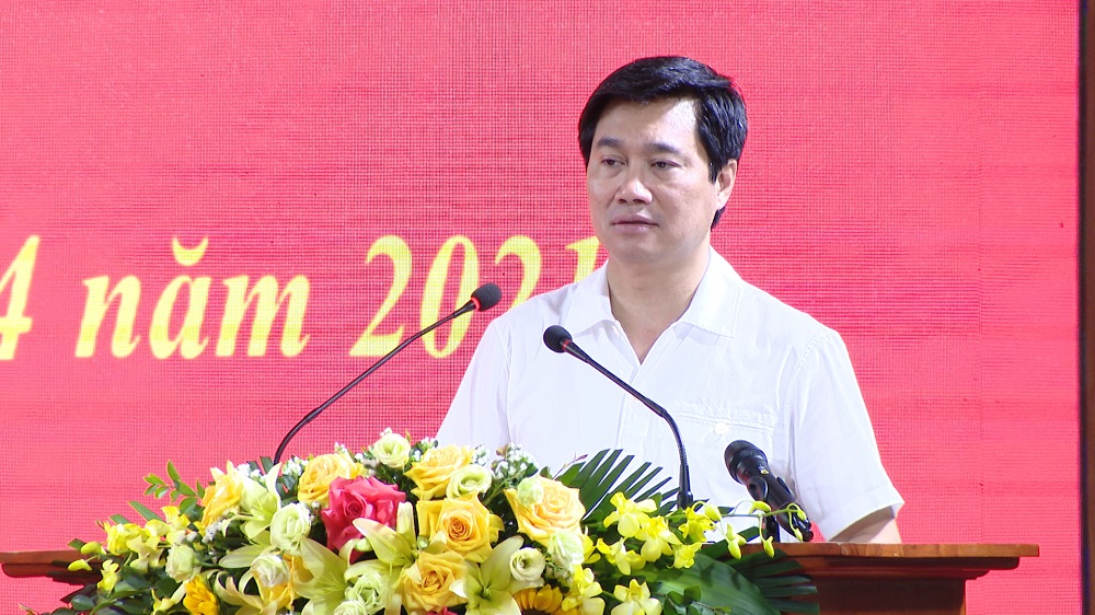 Đồng chí Nguyễn Tường Văn, Chủ tịch UBND tỉnh - Trưởng ban Chỉ huy phòng chống thiên tai tìm kiếm cứu nạn tỉnh