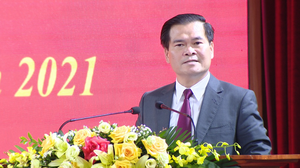 Đồng chí Bùi Văn Khắng, Phó Chủ tịch UBND tỉnh phát biểu kết luận tại hội nghị