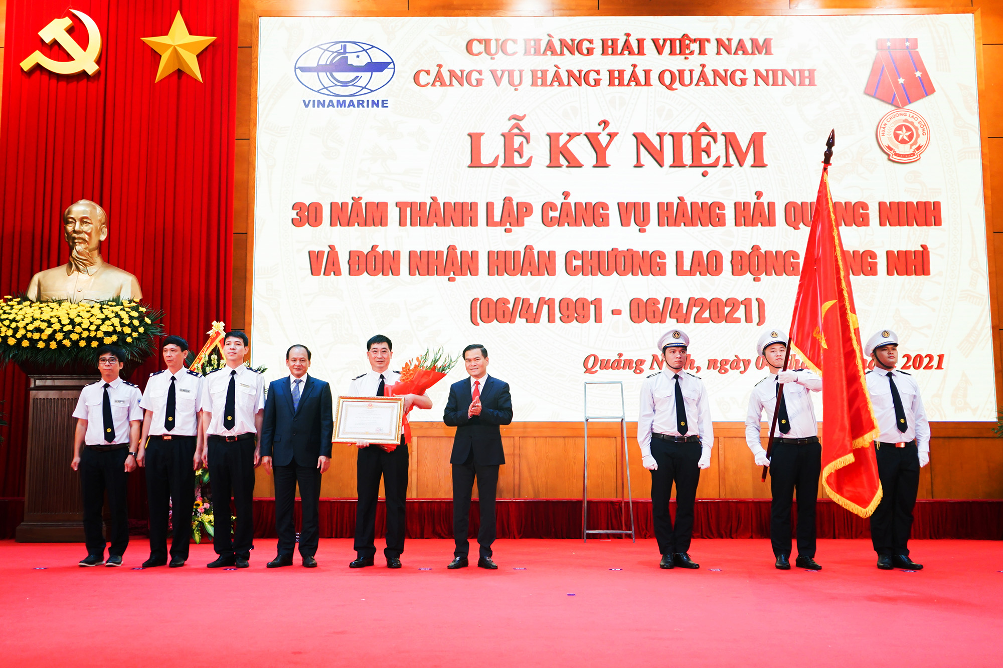 Cảng vụ Hảng hải Quảng Ninh vinh dự đón nhận Huân chương Lao động hạng nhì