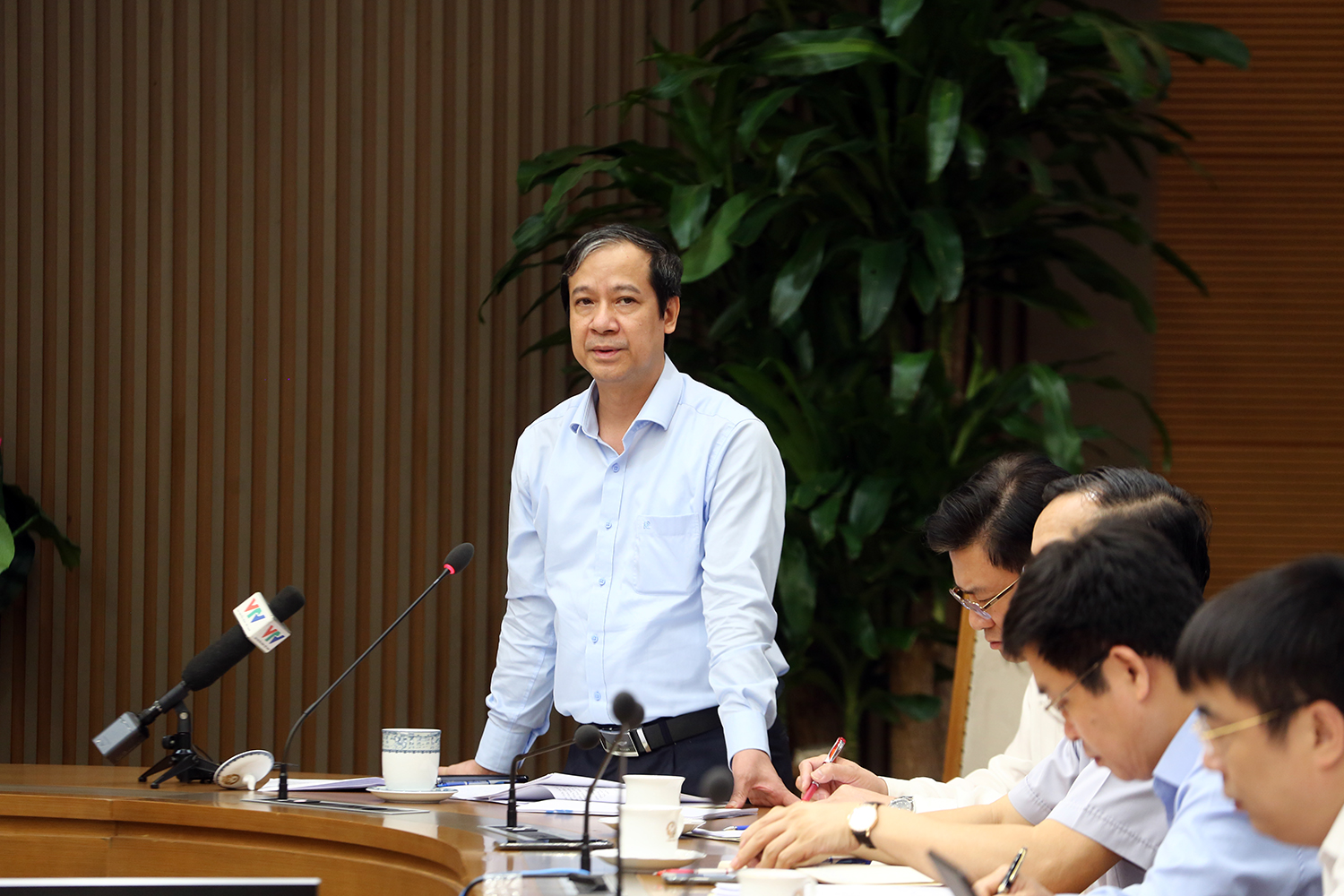 Bộ trưởng Bộ GD&ĐT Nguyễn Kim Sơn phát biểu tại buổi làm việc. Ảnh VGP/Đình Nam