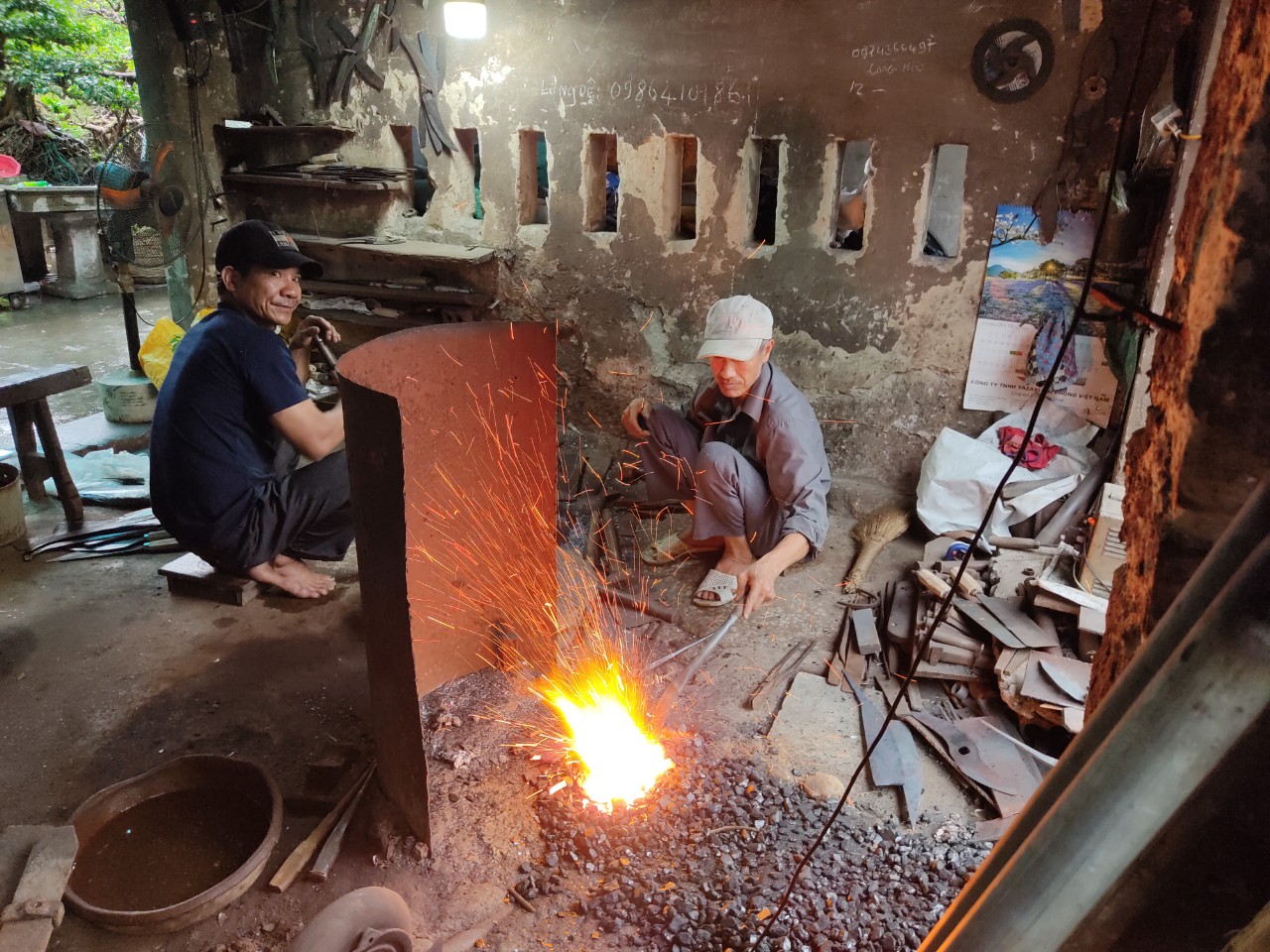 Mỗi công đoạn rèn đều cần sự tỉ mỉ, khéo léo của người thợ