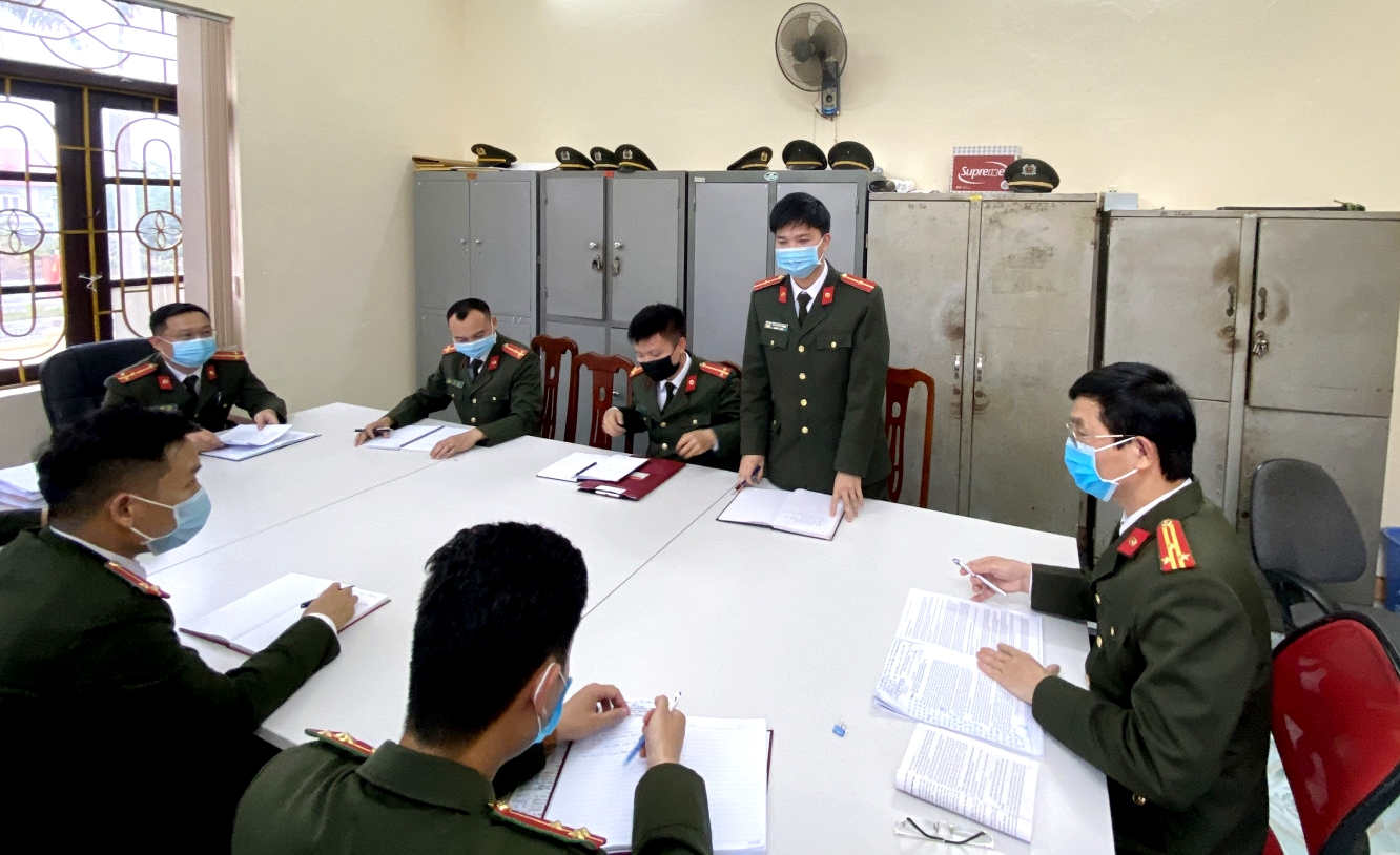 Lãnh đạo Công an huyện Đầm Hà chỉ đạo triển khai công tác rà soát nhân sự bầu cử.