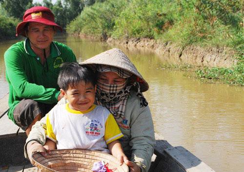  Em bé của 