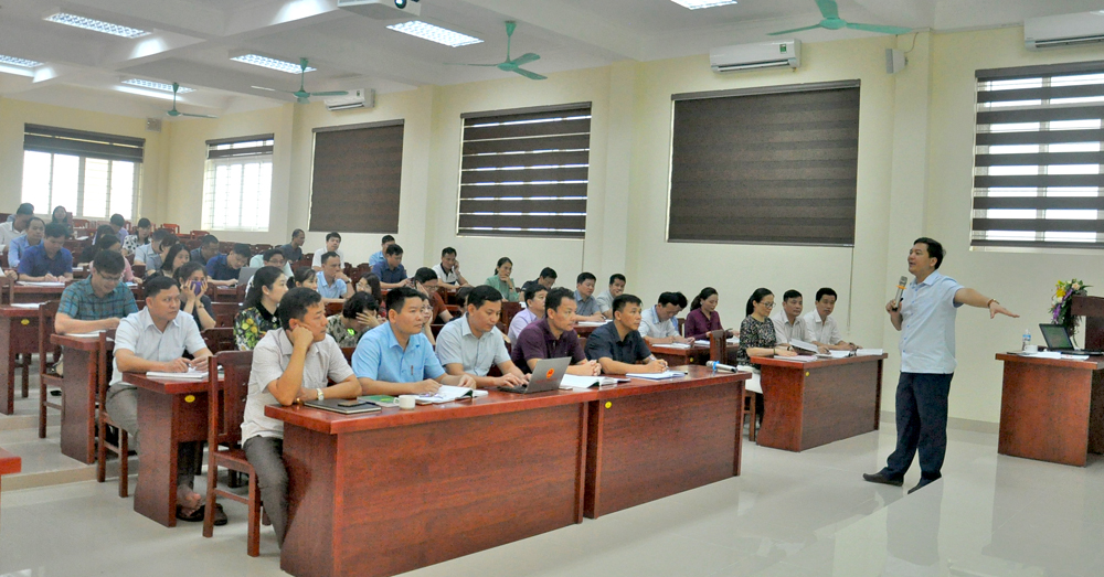 Một buổi học của lớp Cao cấp lý luận chính trị K69-B15 khóa 2018- 2020, tại Trường Đào tạo cán bộ Nguyễn Văn Cừ, TP Hạ Long. Ảnh: Thu Nguyệt