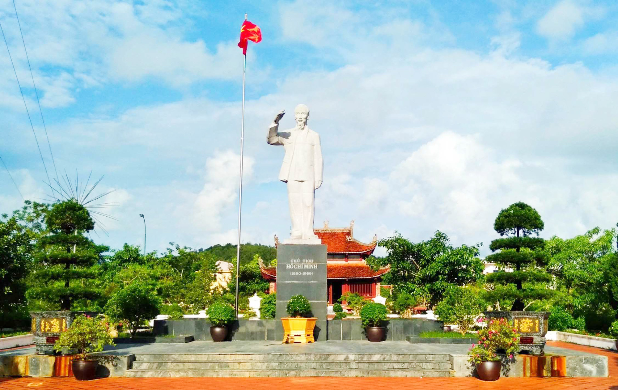 Khu di tích lưu niệm Chủ tịch Hồ Chí Minh trên đảo Cô Tô.