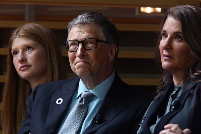 Jennifer Gates (trái) và bố mẹ - tỷ phú Bill Gates và Melinda (Ảnh: NYP).