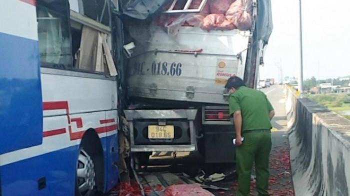 Hiện trường vụ tai nạn trên cao tốc TP.HCM - Trung Lương trưa ngày 4/5