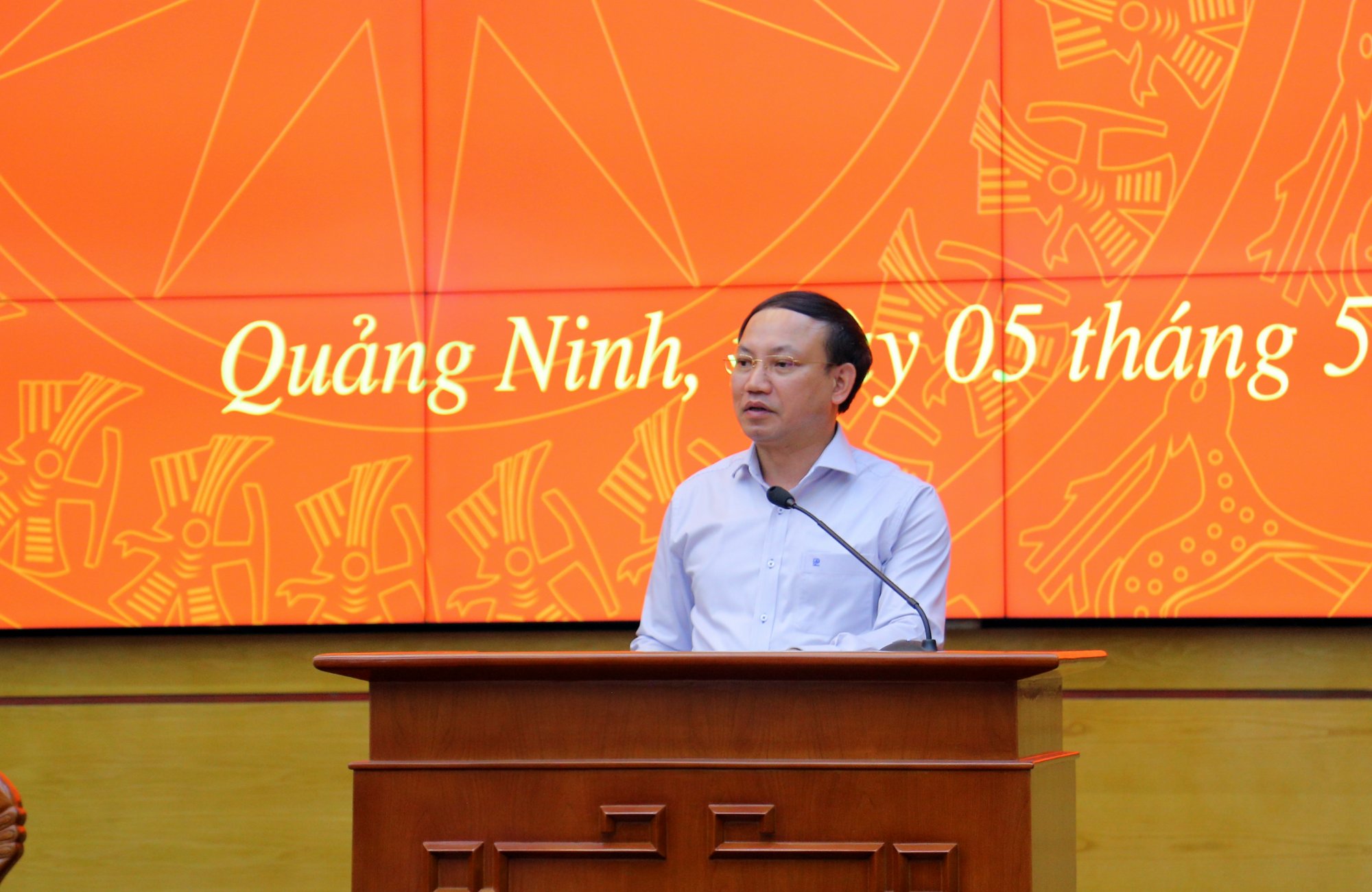 Đồng chí Nguyễn Xuân Ký, Uỷ viên BCH Trung ương Đảng, Bí thư Tỉnh uỷ, Chủ tịch HĐND tỉnh phát biểu tại buổi gặp mặt.
