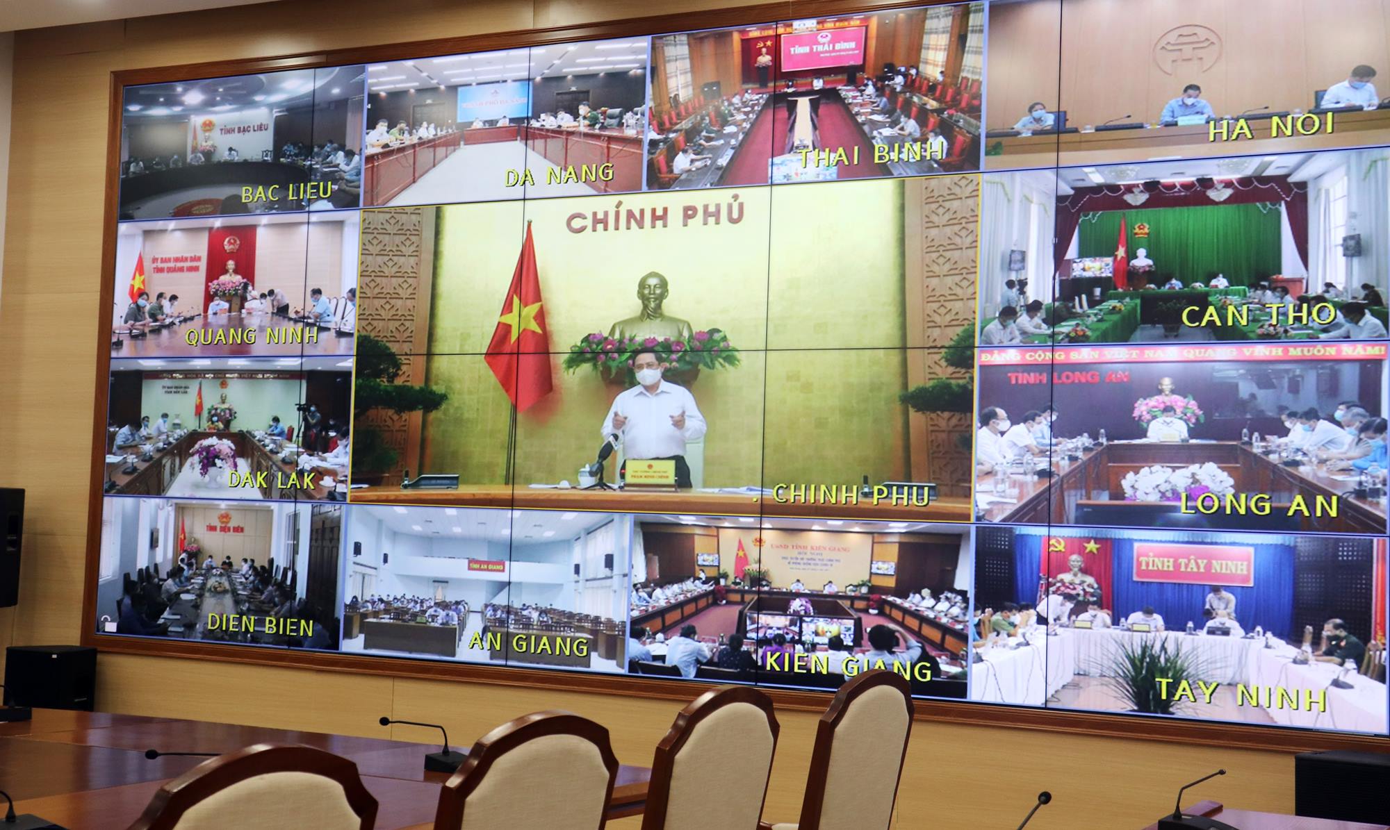 Thủ tướng Chính phủ Phạm Minh Chính phát biểu chỉ đạo hội nghị. 