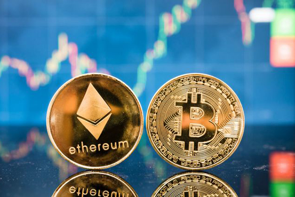 Nếu Bitcoin được coi như vàng của thế giới số, Ethereum lại được đánh giá cao hơn về tiềm năng phát triển nhờ sở hữu nền tảng hợp đồng thông minh.