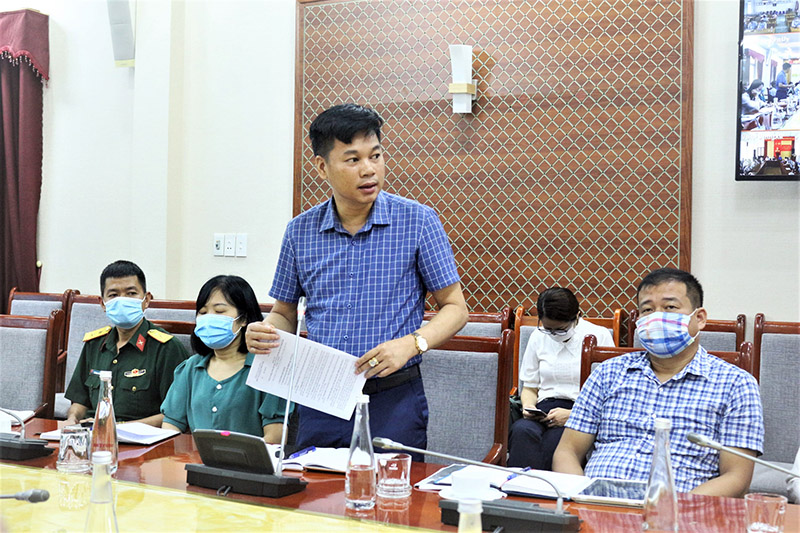 Cử tri huyện Vân Đồn phát biểu ý kiến tại Hội nghị.