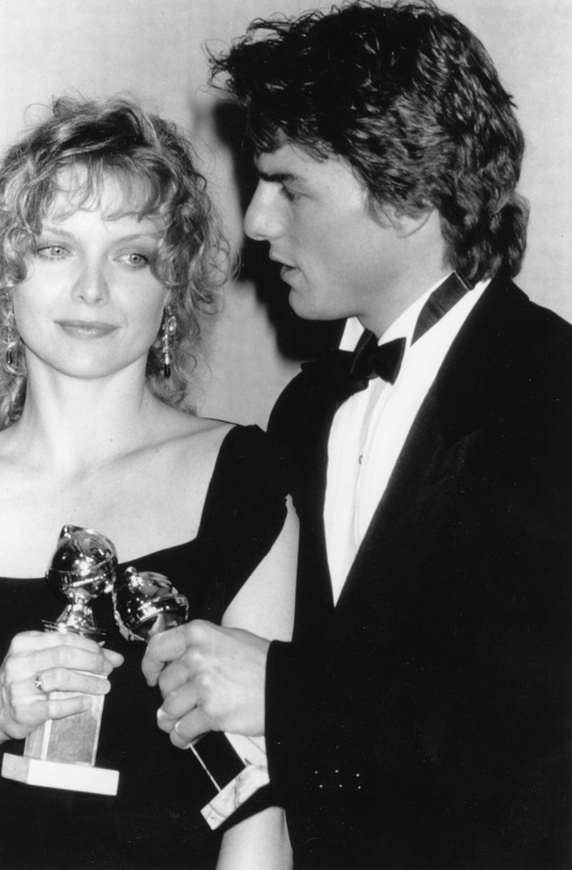Tom Cruise và Michelle Pfeiffer tại Lễ trao giải Quả cầu vàng vào ngày 20 tháng 1 năm 1990. Năm đó, Cruise giành giải Nam diễn viên chính xuất sắc nhất (Phim chính kịch) cho vai diễn của anh trong phim 