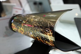 Màn hình OLED có thể cuộn của LG đoạt giải 'Màn hình của năm'