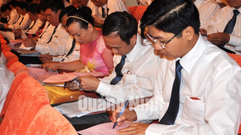 Các đại biểu lựa chọn những người ưu tú vào BCH Đảng bộ Than Quảng Ninh khóa IV