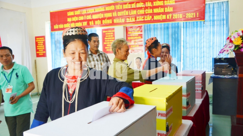 Đến 13h, 100% cử tri ở 5 tổ bầu cử trong xã Bằng Cả, huyện Hoành Bồ đã hoàn thành việc bỏ phiếu. Ảnh: Tạ Quân