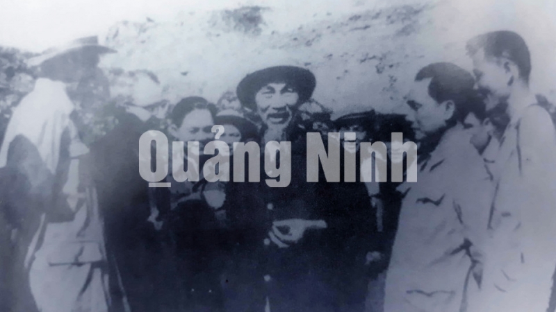 Chủ tịch Hồ Chí Minh nói chuyện với cán bộ, công nhân mỏ Đèo Nai (30-3-1959).