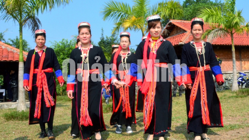 Trang phục truyền thống của phụ nữ Dao Thanh Y (xã Bằng Cả, TP Hạ Long) trong ngày lễ hội (8-2019). Ảnh: Hà Phong