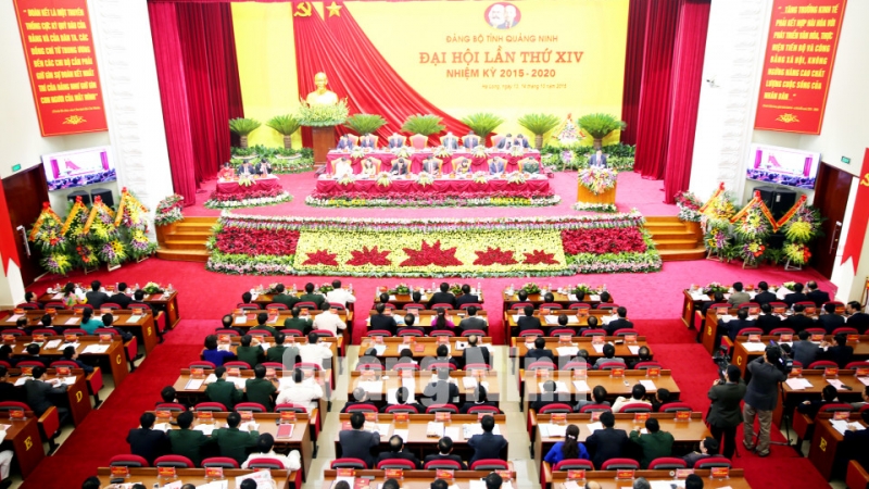 Đại hội Đảng bộ tỉnh Quảng Ninh lần thứ XIV ngày làm việc thứ ba thực hiện tham luận tại hội trường