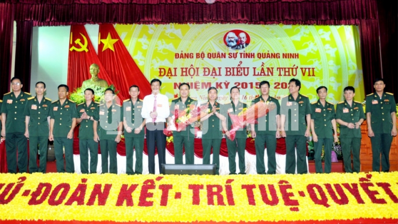 Ban Chấp hành Đảng bộ Quân sự tỉnh nhiệm kỳ 2015-2020 ra mắt Đại hội.