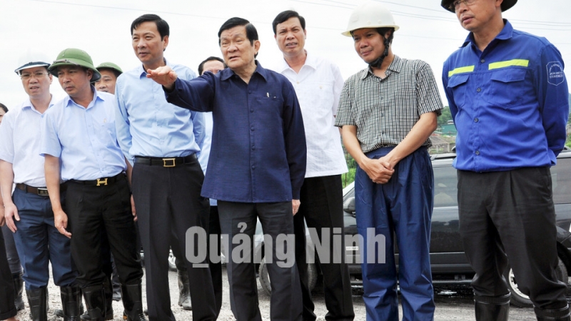 Chủ tịch nước Trương Tấn Sang kiểm tra việc khắc phục hậu quả mưa lụt tại Công ty Than Núi Béo