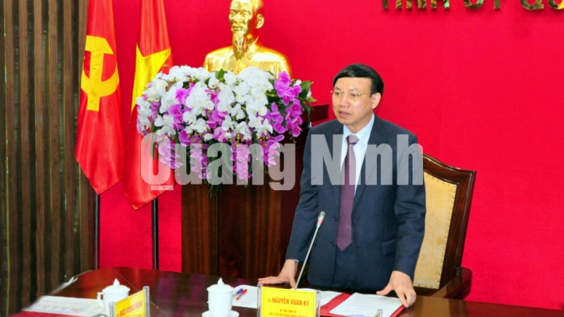 Đồng chí Nguyễn Xuân Ký, Bí thư Tỉnh ủy, Chủ tịch HĐND tỉnh phát biểu chỉ đạo tại cuộc họp (1-2020). Ảnh: Minh Hà