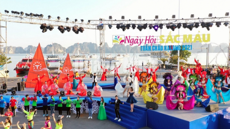 Chương trình Carnaval mùa đông - Ngày hội sắc màu Tuần Châu 2021 (1-2021). Ảnh: Minh Hà