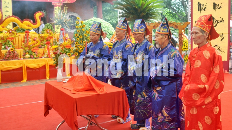 Nghi thức tế lễ của Đội tế Nam quan dòng họ Trần tỉnh Quảng Ninh (10-2017). Ảnh: Minh Hà