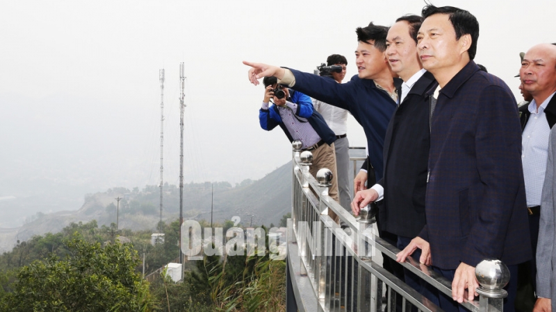 Chủ tịch nước Trần Đại Quang thăm khai trường khai thác than của Công ty CP Than Đèo Nai. Ảnh: Đỗ Phương