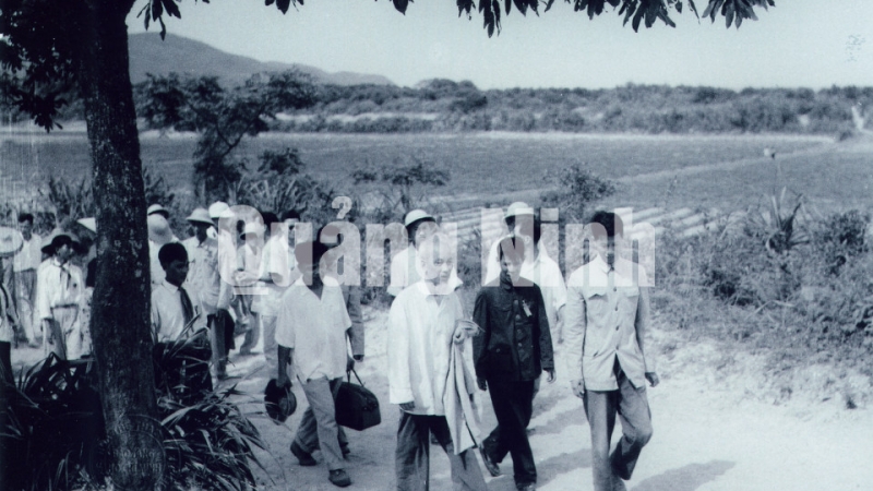 Chủ tịch Hồ Chí Minh thăm đảo Cô Tô (9-5-1961).