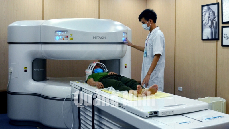 Chụp cắt lớp vi tính cho bệnh nhân tại TTYT huyện Hải Hà (10-2020). Ảnh: Nguyễn Hoa