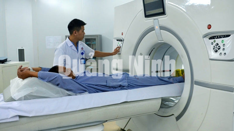 Bệnh viện Đa khoa tỉnh được đầu tư máy chụp cắt lớp vi tính Revolution CT 512 lát hiện đại (7-2018). Ảnh: Nguyễn Hoa.