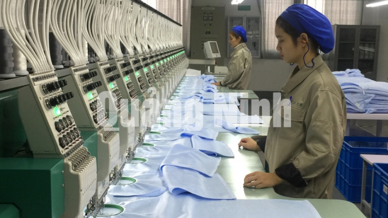 Sản xuất khăn tắm, khăn mặt cao cấp tại Công ty TNHH Đại Đông Việt Nam (KCN Texhong Hải Hà) (1-2018). Ảnh: Hữu Việt.