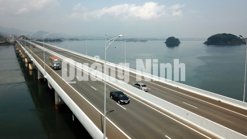 Phương tiện giao thông lưu thông trên cầu Cẩm Hải (2-2020). Ảnh: Đỗ Giang