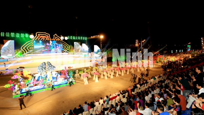 Màn diễu hành tại Carnaval Hạ Long 2014. Ảnh: Đỗ Phương