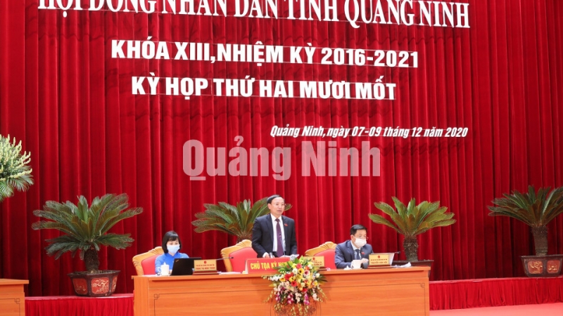 Đồng chí Nguyễn Xuân Ký, Bí thư Tỉnh uỷ, Chủ tịch HĐND tỉnh, điều hành phiên chất vấn.