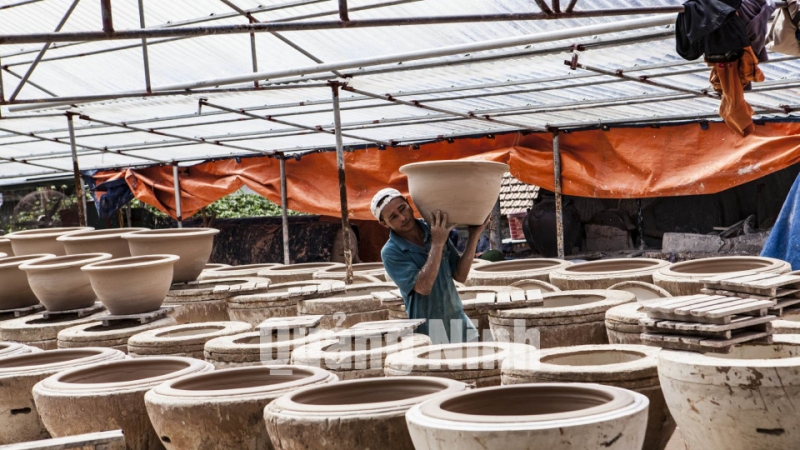 Nghề gốm đại thành Đông Triều. Ảnh: Nguyến Thế Cường