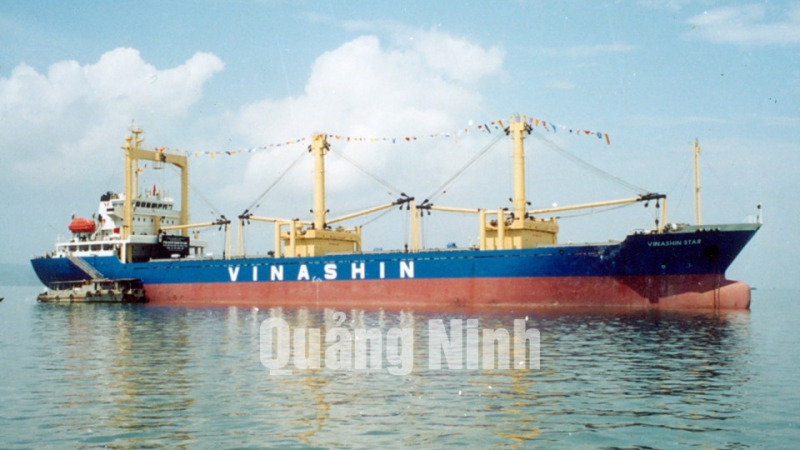 Con tàu lớn nhất đầu tiên do Việt Nam đóng mới chở hàng đến các cảng biển trên thế giới (tại thời điểm 2003). Công trình chào mừng 40 năm thành lập tỉnh Quảng Ninh.