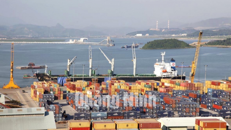 Cảng Cái Lân được đầu tư trở thành một trong những cảng biển lớn của miền Bắc. Ảnh: Khánh Giang