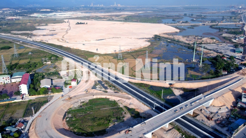 Tuyến đường nối KCN Cái Lân qua KCN Việt Hưng đến cao tốc Hạ Long - Vân Đồn (1-2021). Ảnh: Mạnh Trường