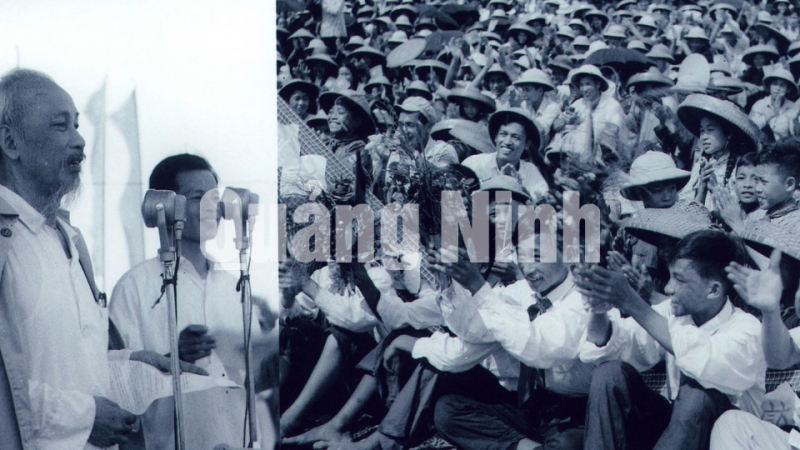 Chủ tịch Hồ Chí Minh nói chuyện với hơn 2000 đồng bào, cán bộ, bộ đội đảo Cô Tô.