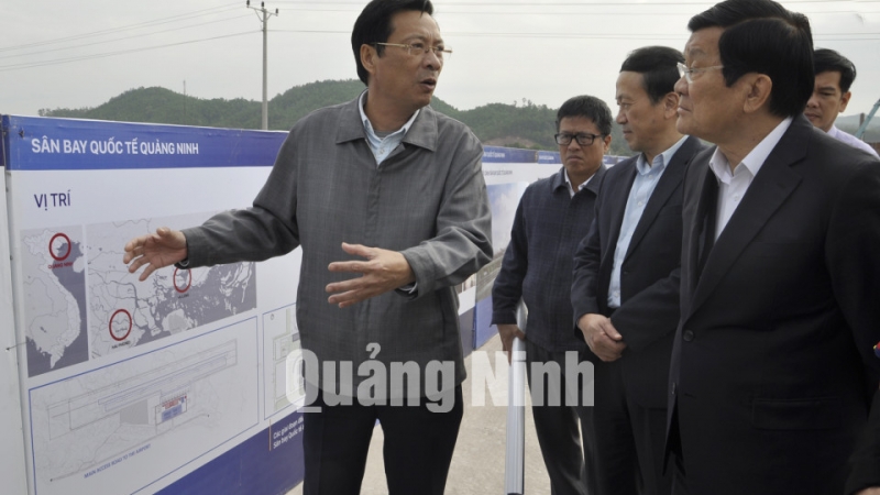 Bí thư Tỉnh ủy Nguyễn Văn Đọc báo cáo tiến độ triển khai dự án Cảng hàng không Quảng Ninh với đồng chí Trương Tấn Sang