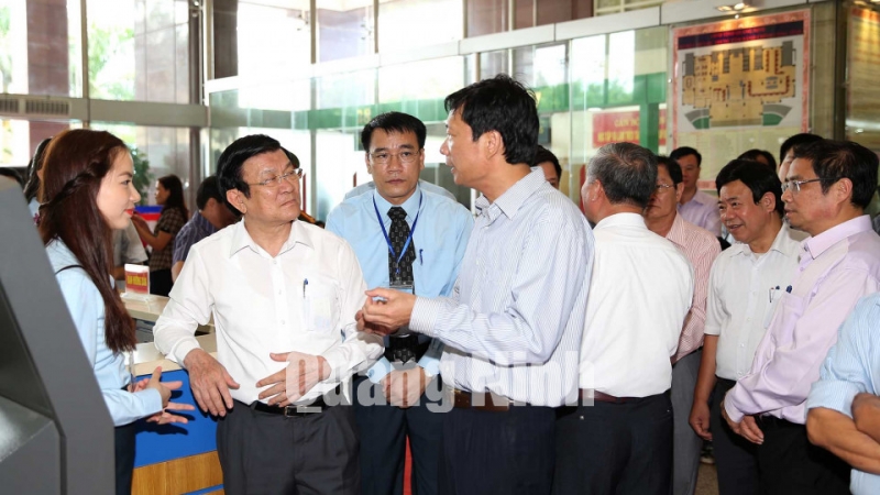 Chủ tịch nước Trương Tấn Sang thăm Trung tâm Hành chính công tỉnh Quảng Ninh.