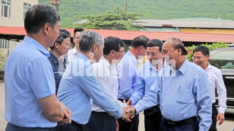Thủ tướng Chính phủ Nguyễn Xuân Phúc tới thăm và làm việc tại Công ty CP Than Hà Lầm (5-2020). Ảnh: Trung tâm Truyền thông Quảng Ninh