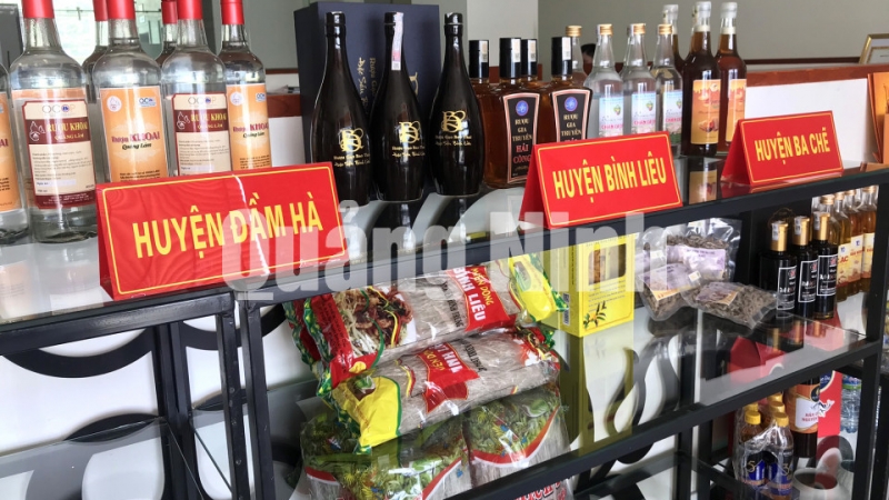 Sản phẩm trưng bày tại Hội chợ OCOP khu vực phía Bắc – Quảng Ninh 2019. Ảnh: Hoàng Quỳnh