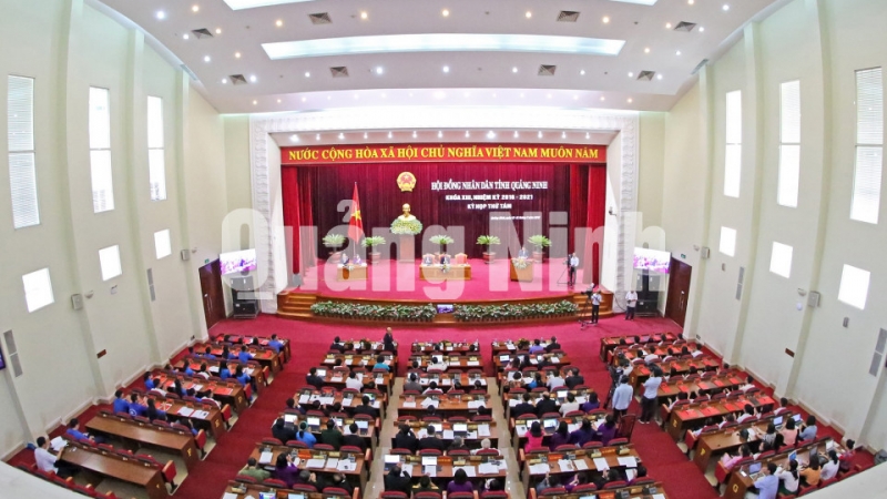 Quang cảnh kỳ họp thứ 8, HĐND tỉnh khóa XIII (7-2018). Ảnh: Hùng Sơn