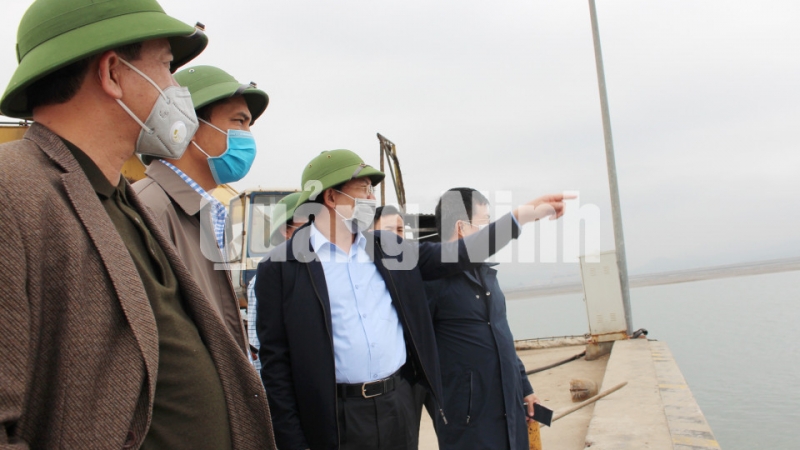 Bí thư Tỉnh ủy Nguyễn Xuân Ký kiểm tra hiện trạng sử dụng đất của KCN Cái Lân (2-2020). Ảnh: Thu Chung.