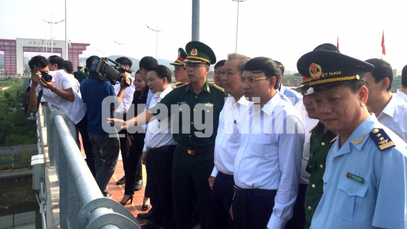 Phó Thủ tướng Trương Hoà Bình và đoàn công tác thăm Cầu Bắc Luân II (8-2019). Ảnh: Hữu Việt