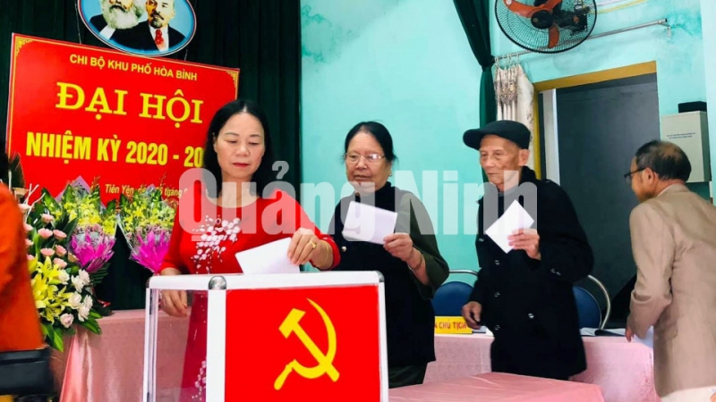 Chi bộ khu phố Hòa Bình (thị trấn Tiên Yên) được chọn làm đại hội điểm của Đảng bộ huyện Tiên Yên (1-2020). Ảnh: Trần Hoàn (Trung tâm TT-VH tiên Yên)