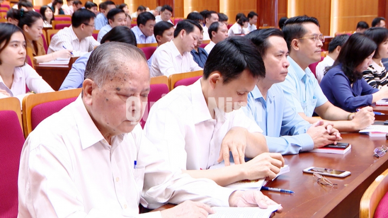 Các đảng viên tham dự tại Trung tâm Tổ chức hội nghị tỉnh nghiên cứu Nghị quyết Đại hội Đảng bộ tỉnh lần thứ XV (10-2020). Ảnh: Thu Chung