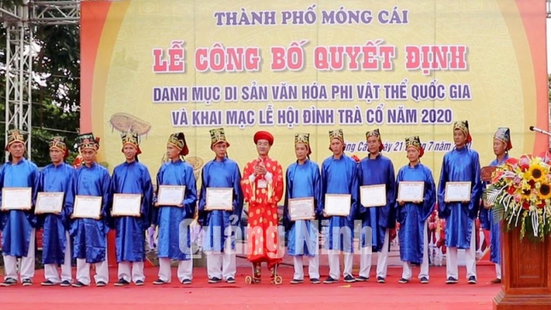 Lễ Công bố quyết định danh mục di sản văn hóa phi vật thể quốc gia đối với Lễ hội đình Trà Cổ và khai hội đình năm 2020 (7-2020). Ảnh: Việt Anh
